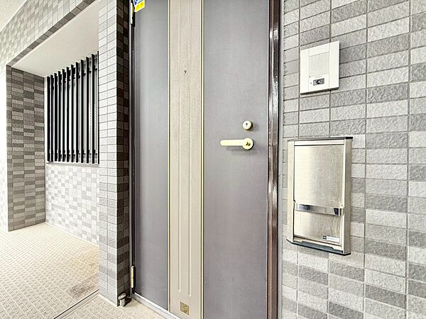 清潔感のある落ち着いた雰囲気の玄関です。