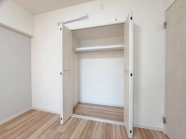 家電やスーツケース、ストック品など何でも片付く嬉しい空間です。
