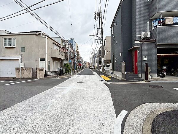 街に溶けこみ美しい景観を生み出しています。
