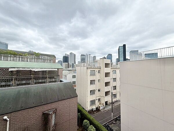 陽当たり・通風・開放感に恵まれた環境です。