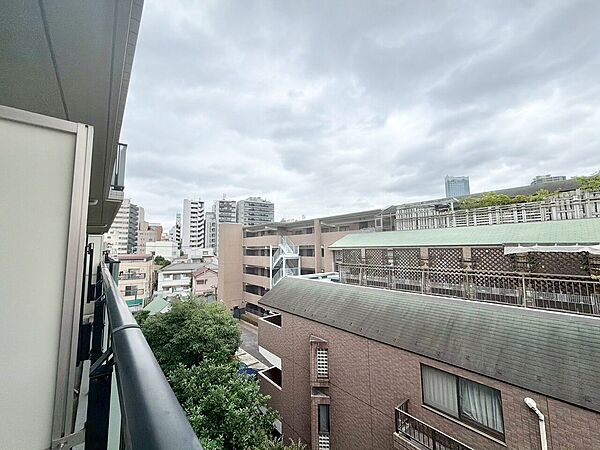 眺望や窓からの景色が良いと、家で過ごす時間も快適です。