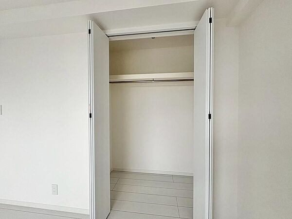 収納スペースが付いていて、お部屋を広く使っていただけます。