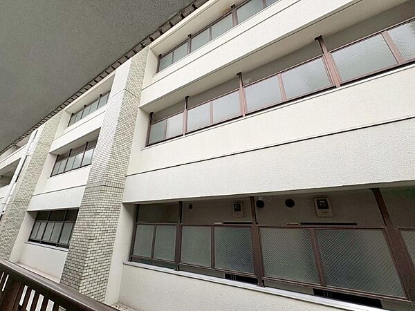 陽当たり・通風・開放感に恵まれた環境です。