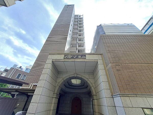 清潔感のある落ち着いた雰囲気の玄関です。