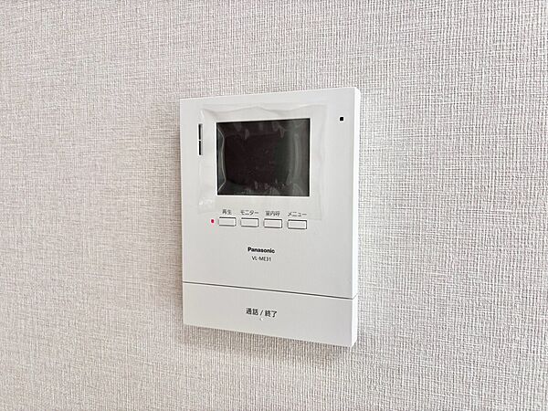 誰が来てもわかる様にモニター付きインターホンを設置。