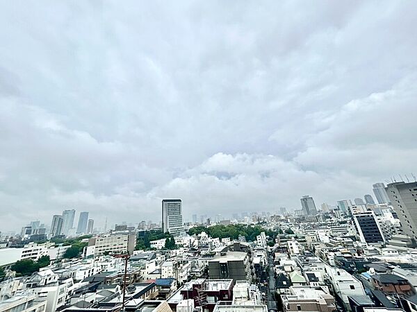 陽当たり・通風・開放感に恵まれた環境です。