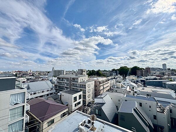 陽当たり・通風・開放感に恵まれた環境です。