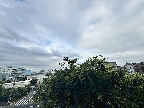眺望や窓からの景色が良いと、家で過ごす時間も快適です。