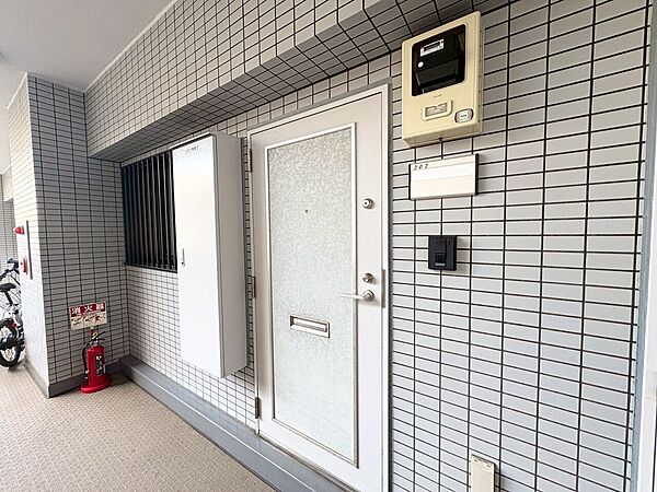 清潔感のある落ち着いた雰囲気の玄関です。