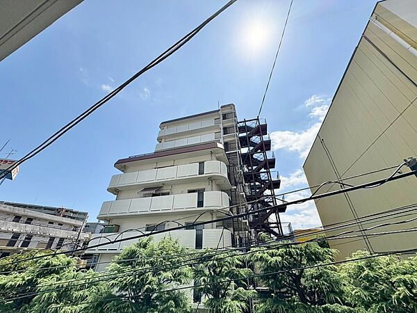 陽当たり・通風・開放感に恵まれた環境です。