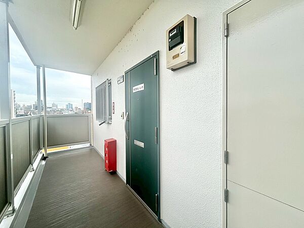 清潔感のある落ち着いた雰囲気の玄関です。