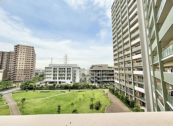 陽当たり・通風・開放感に恵まれた環境です。