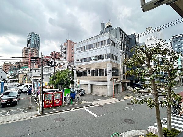 陽当たり・通風・開放感に恵まれた環境です。
