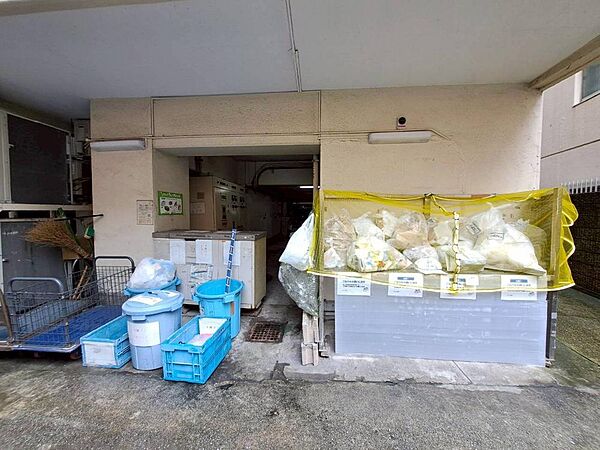 ゴミ置場。綺麗に管理されております。