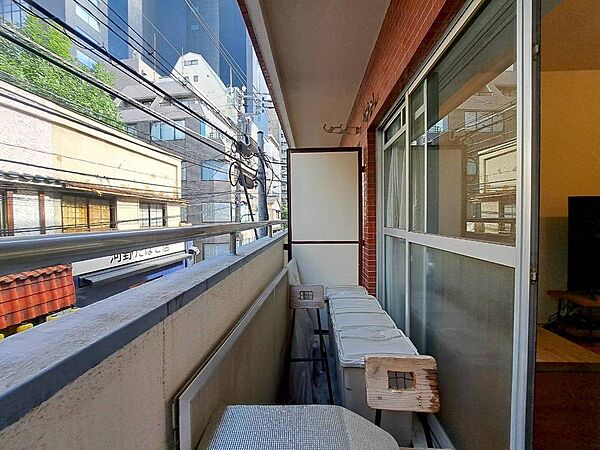 朝の澄んだ空気や、夕方に吹く清々しい風を感じられるバルコニー。