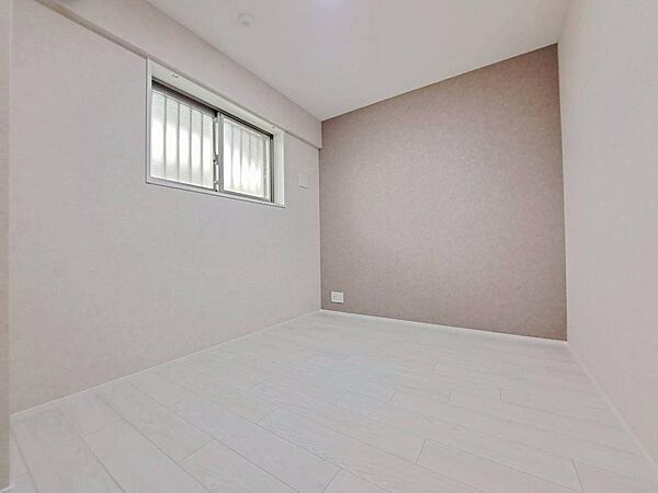 清かで艶やかな時間をもたらしてくれる室内です。