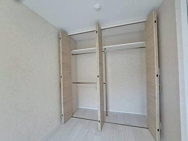 家電やスーツケース、ストック品など何でも片付く嬉しい空間です。