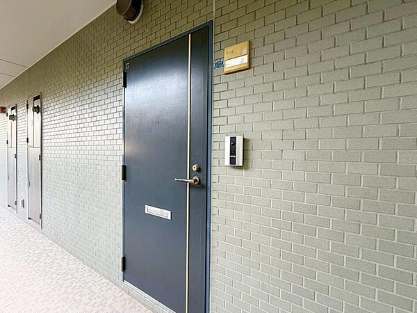 清潔感のある落ち着いた雰囲気の玄関です。