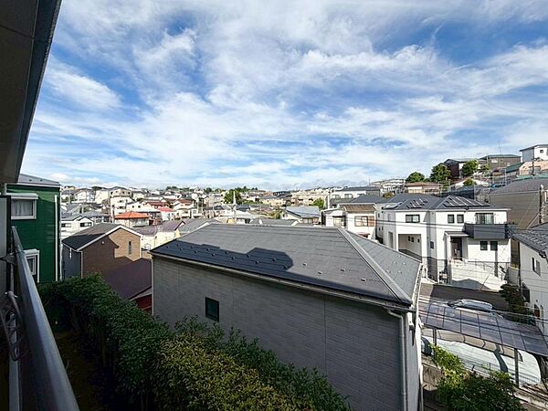 陽当たり・通風・開放感に恵まれた環境です。