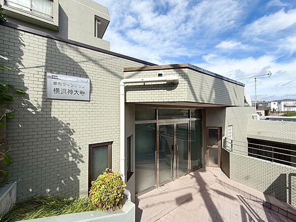 上質感漂う玄関アプローチです。