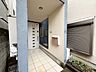 玄関：清潔感のある落ち着いた雰囲気の玄関です。