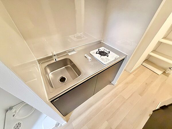 使いやすくスタイリッシュなキッチン空間になっております。