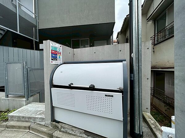 ゴミ置場。綺麗に管理されております。