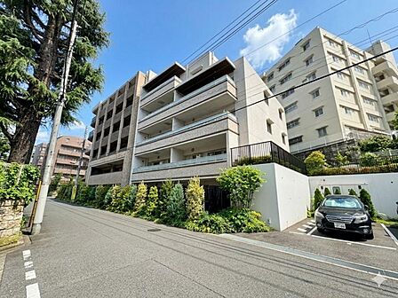 飽きのこないシンプルモダンな外観です。