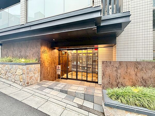 上質感漂う玄関アプローチです。
