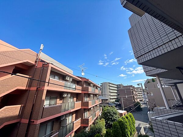 眺望や窓からの景色が良いと、家で過ごす時間も快適です。
