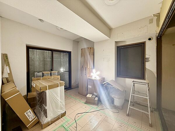 清かで艶やかな時間をもたらしてくれる室内です。
