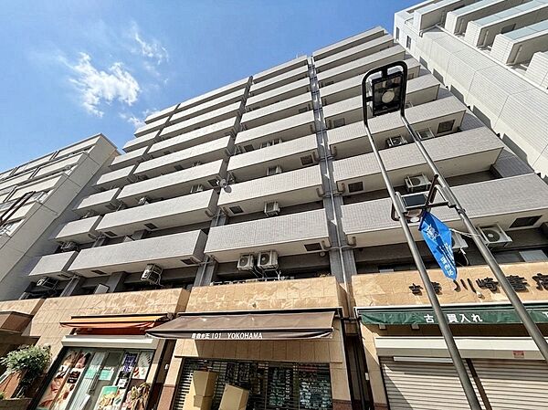 忙しく過ぎゆく日常を置き去るほど、ゆったりした時間が流れる住環境。※AIにより晴天をイメージしております。