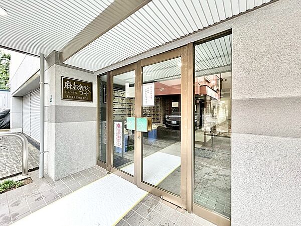 上質感漂う玄関アプローチです。