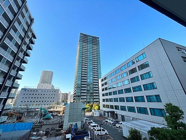 陽当たり・通風・開放感に恵まれた環境です。