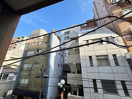 陽当たり・通風・開放感に恵まれた環境です。