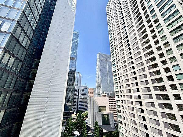 陽当たり・通風・開放感に恵まれた環境です。