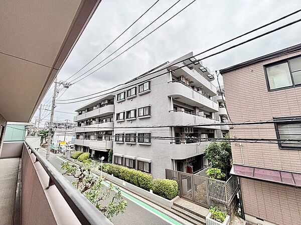 陽当たり・通風・開放感に恵まれた環境です。
