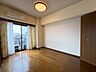 子供部屋：清かで艶やかな時間をもたらしてくれる室内です。