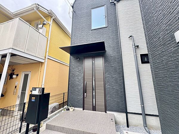 清潔感のある落ち着いた雰囲気の玄関です。