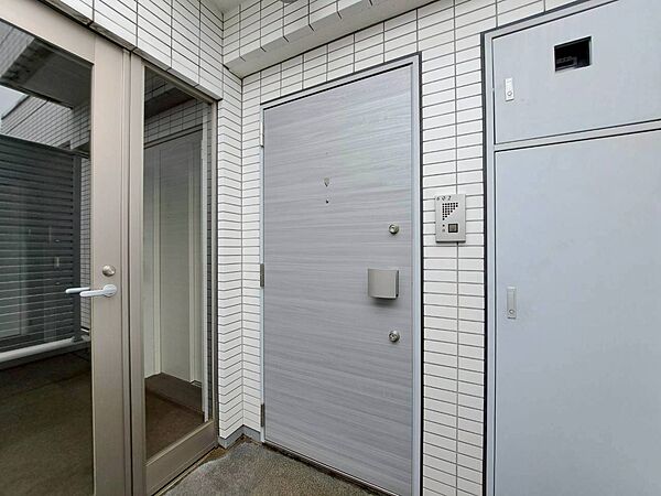 清潔感のある落ち着いた雰囲気の玄関です。
