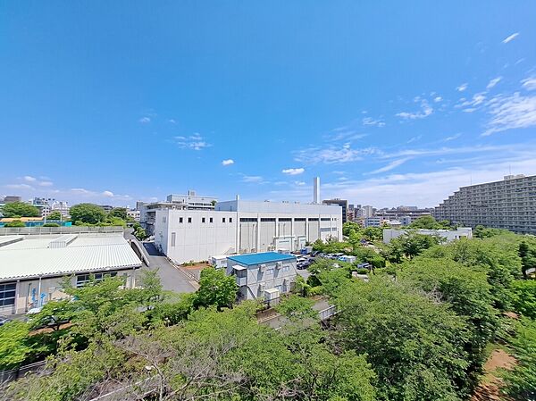 眺望や窓からの景色が良いと、家で過ごす時間も快適です。