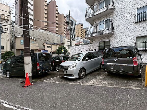 駐車スペースが嬉しいですね。※空き状況は都度ご確認下さい。