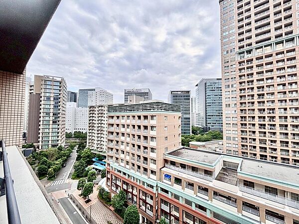 陽当たり・通風・開放感に恵まれた環境です。