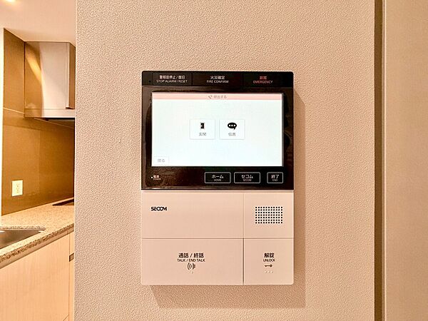 誰が来てもわかる様にモニター付きインターホンを設置。