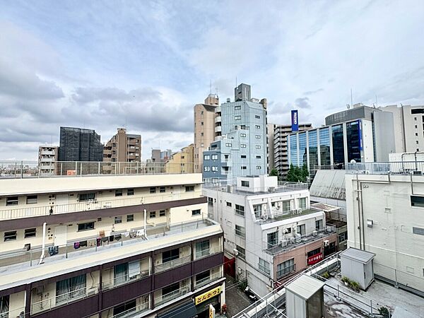 陽当たり・通風・開放感に恵まれた環境です。