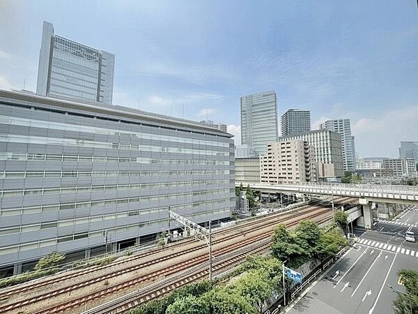陽当たり・通風・開放感に恵まれた環境です。