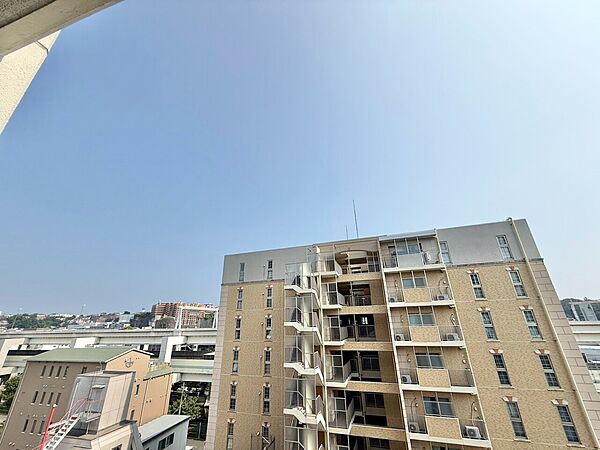 陽当たり・通風・開放感に恵まれた環境です。