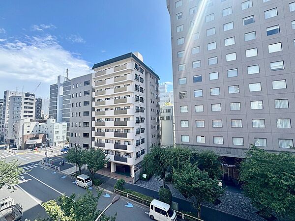 陽当たり・通風・開放感に恵まれた環境です。