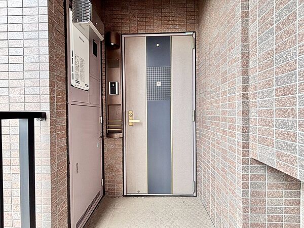 清潔感のある落ち着いた雰囲気の玄関です。