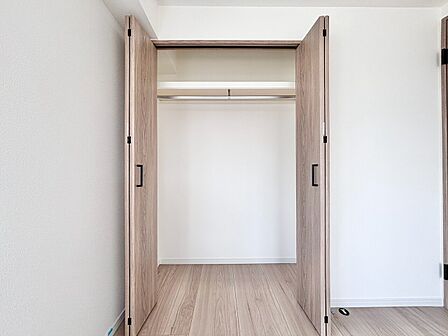 家電やスーツケース、ストック品など何でも片付く嬉しい空間です。